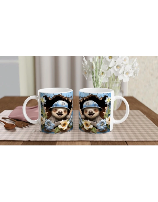 Mavi Duvardan Bakan Şapkalı Tembel Hayvan Temalı Baskılı Kupa Bardak