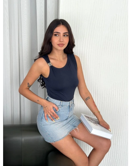 Osy Modal Yumuşak Dokulu Kumaş Bisiklet Yaka   Sıfır Kol Bluz Omuz Toka Aksesuar Detaylı - Lacivert