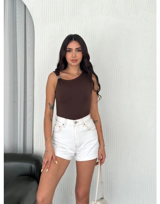 Osy Modal Yumuşak Dokulu Kumaş Bisiklet Yaka Kadın Sıfır Kol Bluz Omuz Toka Aksesuar Detaylı - Kahverengi