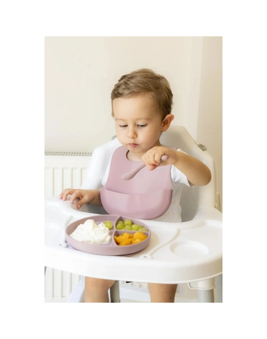 Pembe 3’lü Silikon Yemek Seti – Önlük + Diş Kaşıyıcılı Kaşık + Vakumlu Tabak