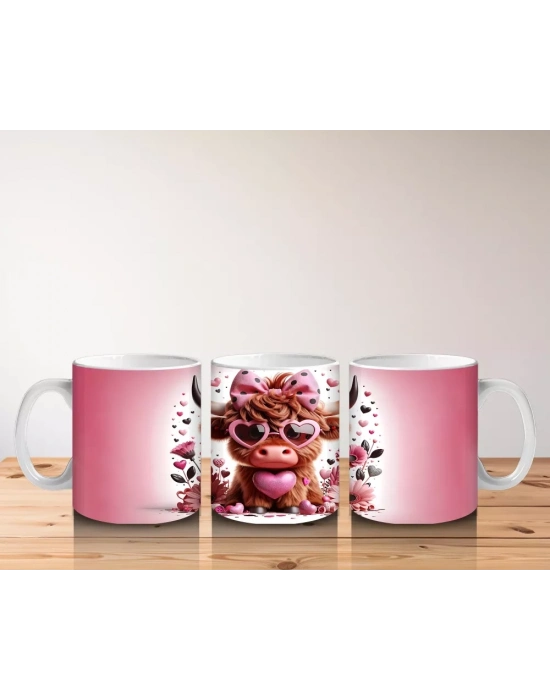 Pembe Çiçekler ve Kalplerle Süslenmiş Şapkalı Buzağı – Baskılı Kahve Kupası