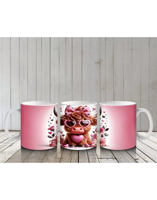 Pembe Çiçekler ve Kalplerle Süslenmiş Şapkalı Buzağı – Baskılı Kahve Kupası