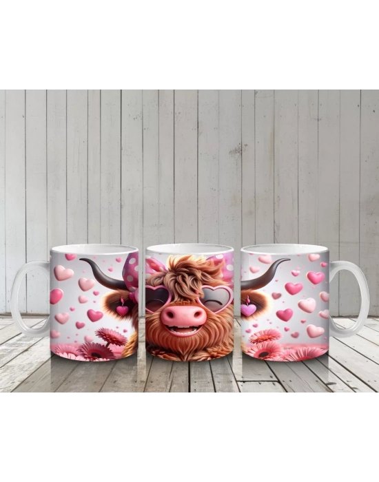 Pembe Kalpli Zemin Üzerinde Sevimli Boğa – Baskılı Kahve Kupası