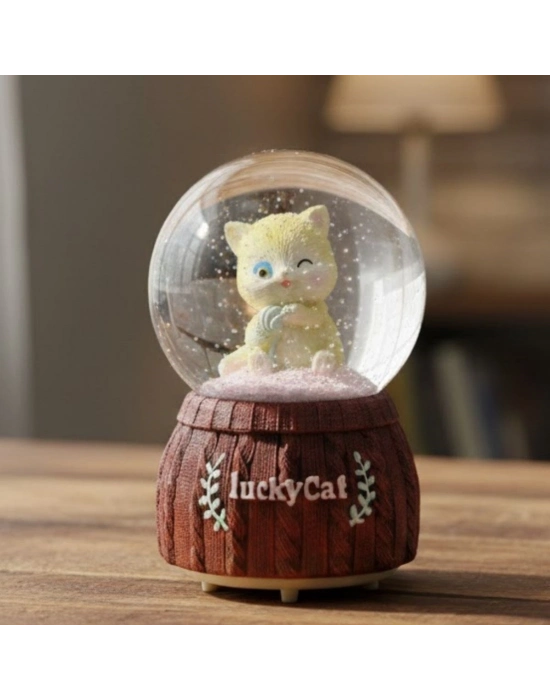 ® Pilli Işıklı Müzikli Kar Küresi–Şanslı Kedi Figürlü Eğlenceli Masaüstü Biblo, LED Aydınlatmalı Dekoratif Hediyelik Kar Küresi