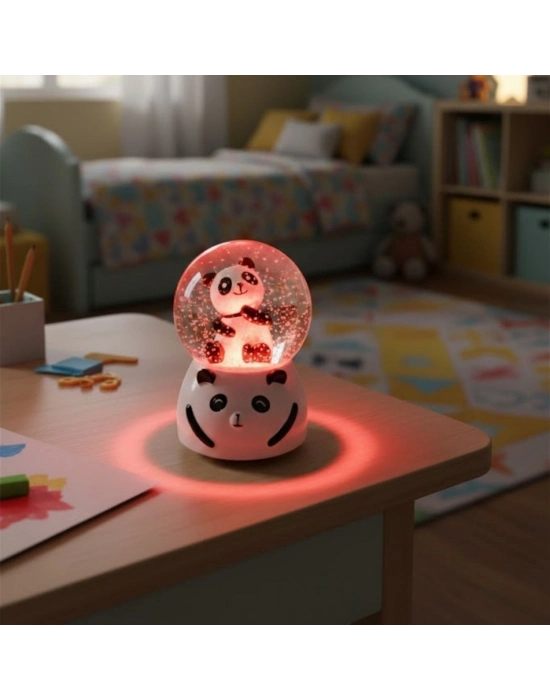 ® Pilli Işıklı Müzikli Kar Küresi–Sevimli Panda Figürlü Eğlenceli Masaüstü Biblo, LED Aydınlatmalı Dekoratif Hediyelik Kar Küresi