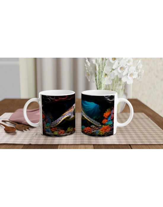 Renkli Mercanlar Arasında Yüzen Deniz Kaplumbağalı Kupa Bardak