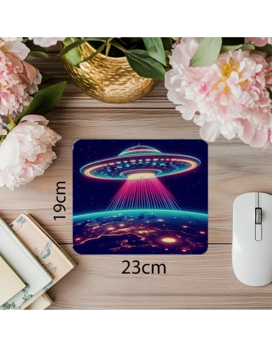 Retro Renkli Uzaylı Aracı Mouse Pad - 19x23 cm 2 mm Dikdörtgen İthal Baskılı Mouse Pad
