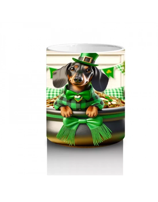 Şans Kazanında Oturan Sevimli Köpek – Baskılı Kahve Kupası