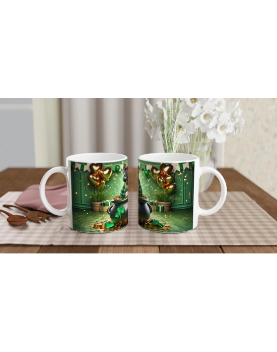 Şans Kazanlarında Oturan Boksör Köpek Temalı Baskılı Kupa Bardak