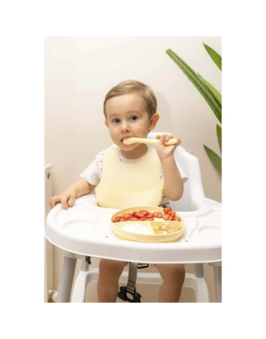 Sarı 3’lü Silikon Yemek Seti – Önlük + Diş Kaşıyıcılı Kaşık + Vakumlu Tabak