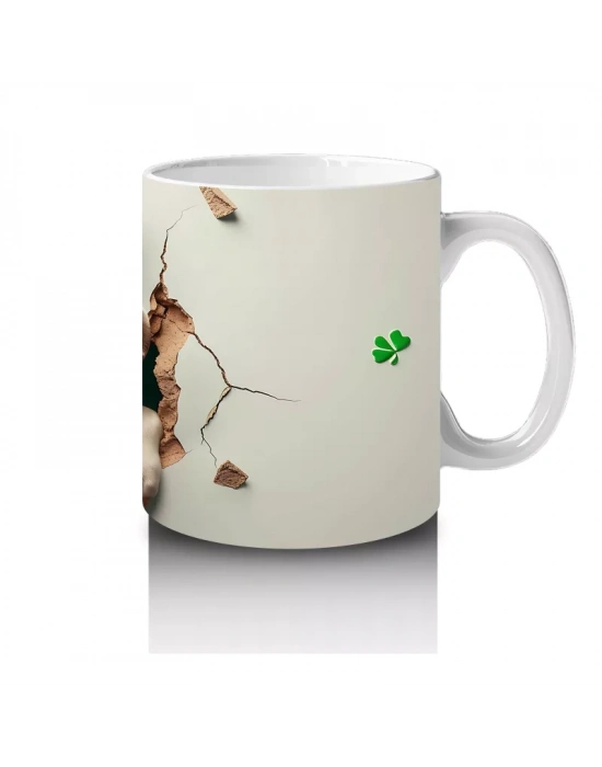 St. Patrick Şapkasıyla Çatlakta Bulldog – Baskılı Kahve Kupası