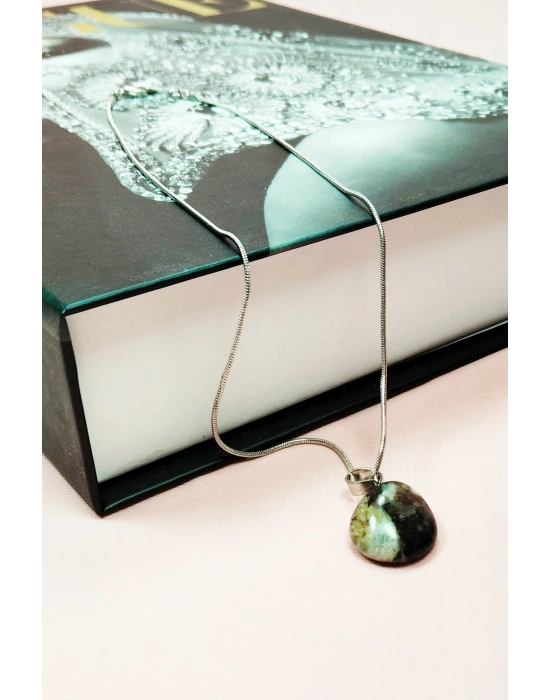 Turmalin Doğal Taşı Zincirli El Yapımı Kolye Uç: 2 cm Zincir: 20 cm Kutulu