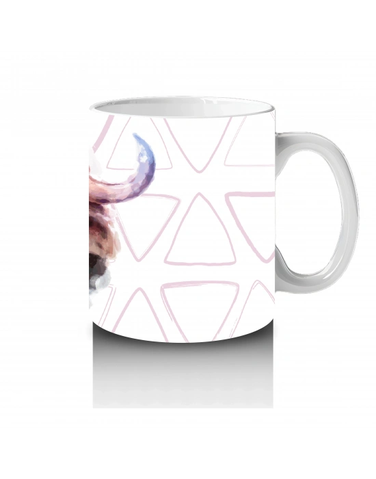 Üçgen Desenli Arka Planda Suluboya Tarzı Manda İllüstrasyonu - Baskılı kahve kupası