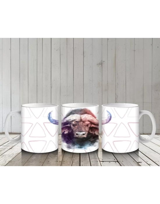 Üçgen Desenli Arka Planda Suluboya Tarzı Manda İllüstrasyonu - Baskılı kahve kupası