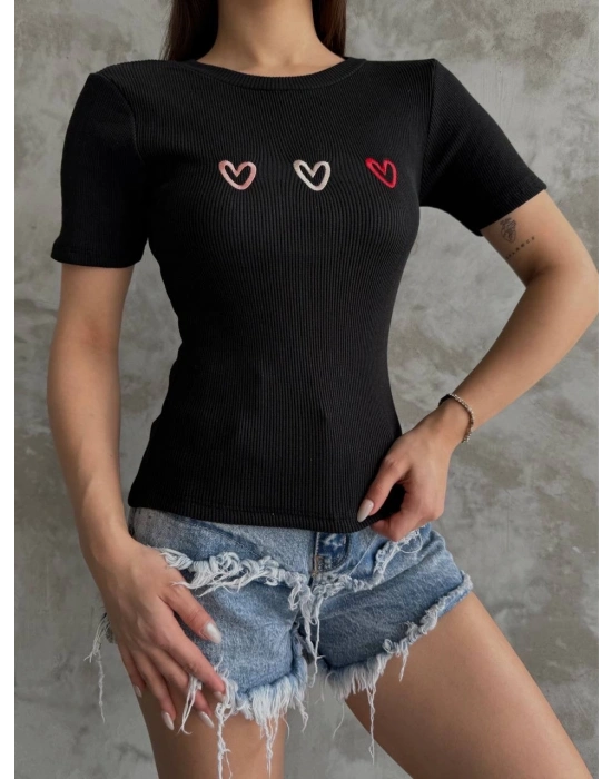 Üçlü kalp nakışlı bluz