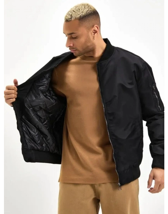 Siyah Bomber Mont – Su İtici Kumaş, Kapitone Astarlı, Fermuarlı -