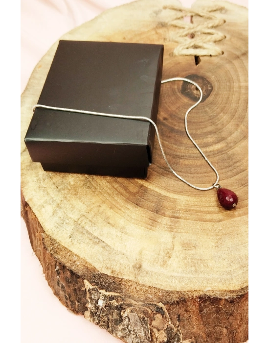 Yakut Doğal Taşı Zincirli El Yapımı Kolye Uç: 1,5 cm Zincir: 20 cm Kutulu