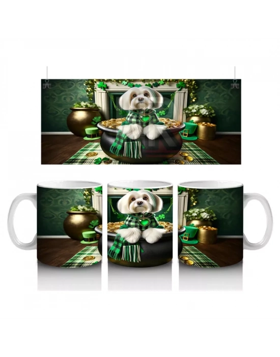 Yeşil Temalı Masada Oturan St. Patrick Bulldog – Baskılı Kahve Kupası