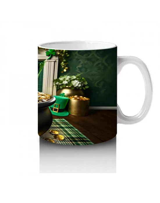 Yeşil Temalı Masada Oturan St. Patrick Bulldog – Baskılı Kahve Kupası