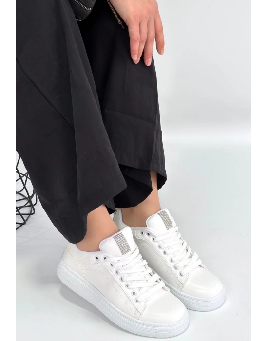 Yier Beyaz Cilt Bağcıklı Spor Ayakkabı