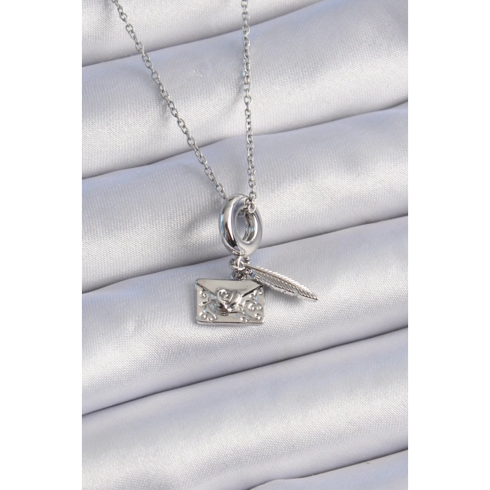 316L Çelik Gümüş Renk Kalp Detay Mektup Figür Charm Model Kadın Kolye