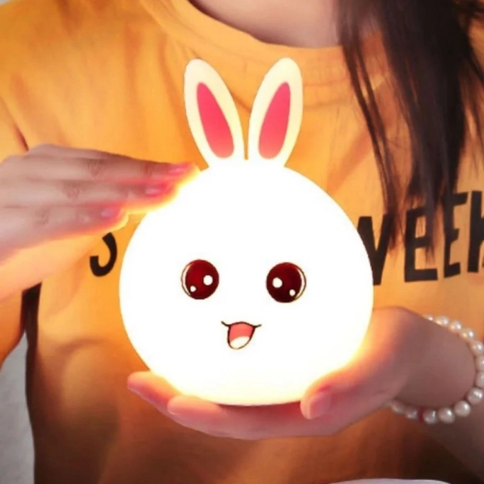 5 Farklı Renk Modlu Tavşan Figürlü Pofuduk LED Gece ası–Yumuşak Dokulu Çocuk Odası ve Dekoratif Şarjlı Ortam Işığı