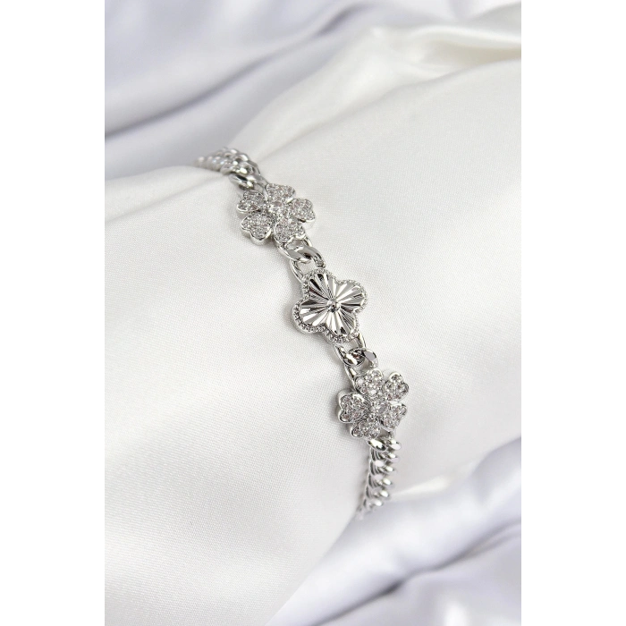 Bfs Pirinç Zirkon Taşlı Yonca Model Gümüş Renk Kadın Bileklik