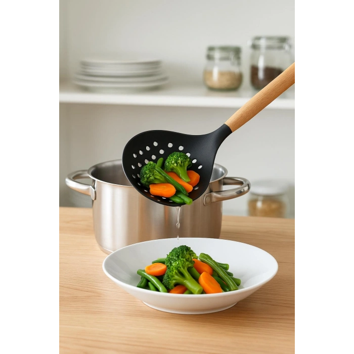 Bambu Saplı Siyah Silikon Kevgir 9×32×3 cm