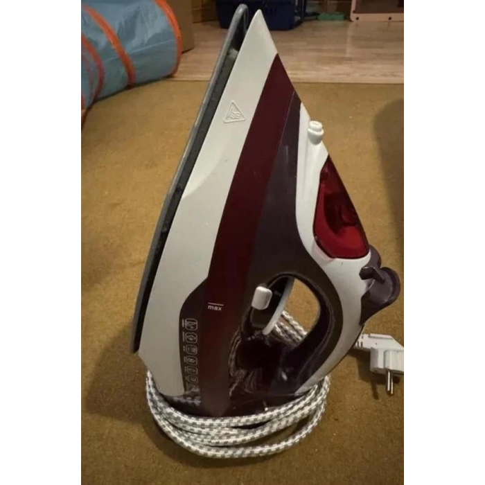 BFS Yeni Nesil Kırmızı Buharlı Ütü 2200 Watt Seramik Tabanlı Yüksek Buhar Gücü