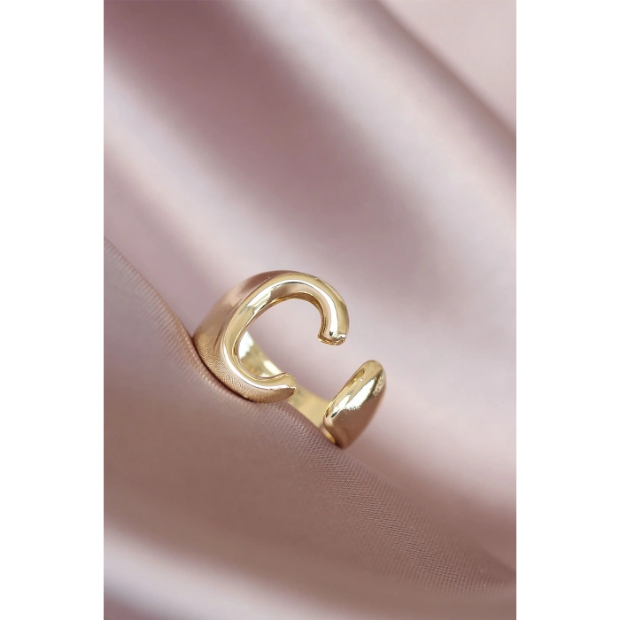 C Harfli Altın Renk Ayarlamalı Metal Kadın Yüzük