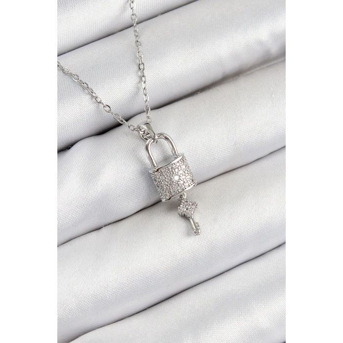 ÇOK SATAN 316L Çelik Zirkon Taşlı Kilit Ve Sallantılı Anahtar Model Gümüş Renk Kadın Kolye