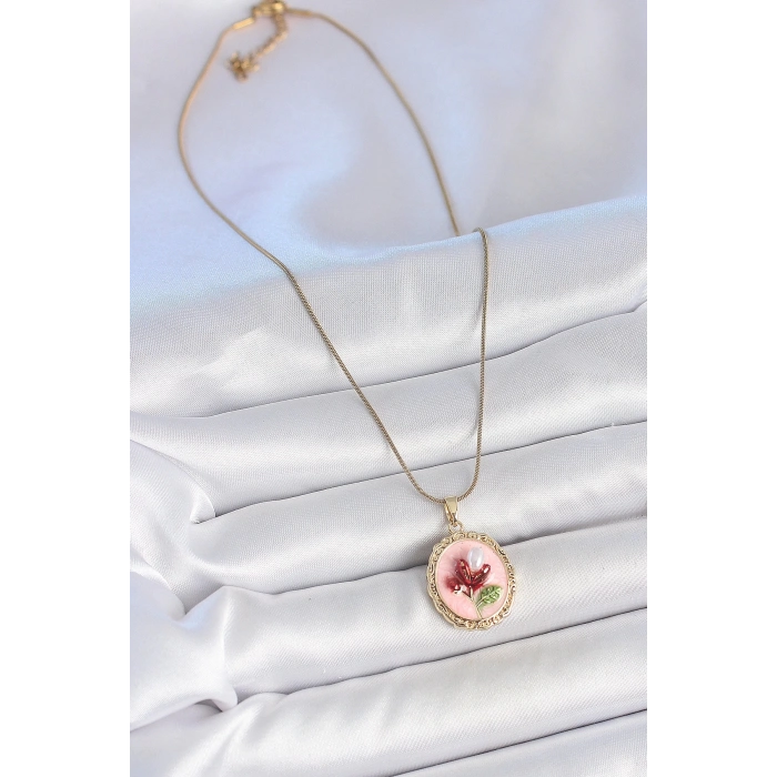 BFS 316L Çelik Gold Renk Zincir Pembe Mineli İncili Çiçek İşlemeli Portre Model Kadın Kolye