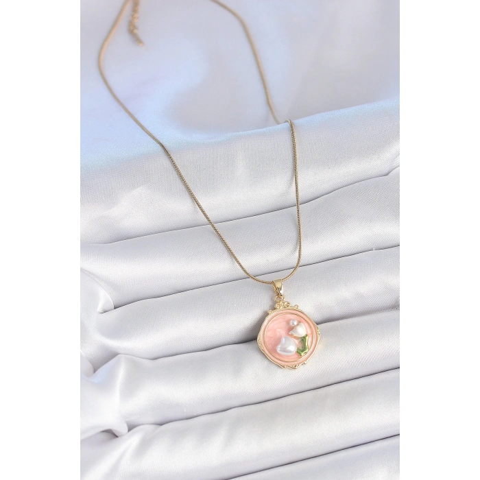 BFS 316L Çelik Gold Renk Zincir Pembe Mineli İncili Çiçek İşlemeli Portre Model Kadın Kolye