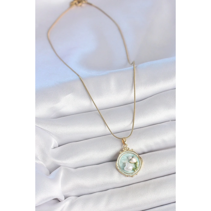 BFS 316L Çelik Gold Renk Zincir Turkuaz Mineli İncili Çiçek İşlemeli Portre Model Kadın Kolye