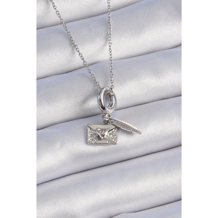 BFS 316L Çelik Gümüş Renk Kalp Detay Mektup Figür Charm Model Kadın Kolye