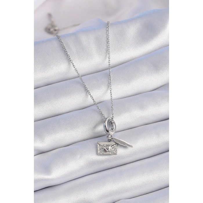 BFS 316L Çelik Gümüş Renk Kalp Detay Mektup Figür Charm Model Kadın Kolye