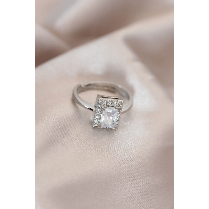 ÇOK SATAN BFS Ayarlamalı Silver Renk Metal Zirkon ve Kristal Taşlı Dikdörtgen Model Yüzük