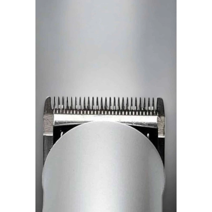 BFS Erkeklere Özel Şarjlı Saç ve Sakal Kesme Tıraş Makinesi Seti