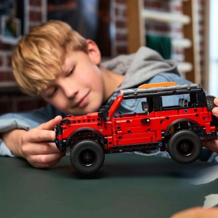 BFS  LEGO Technic Ford Bronco SUV 42213