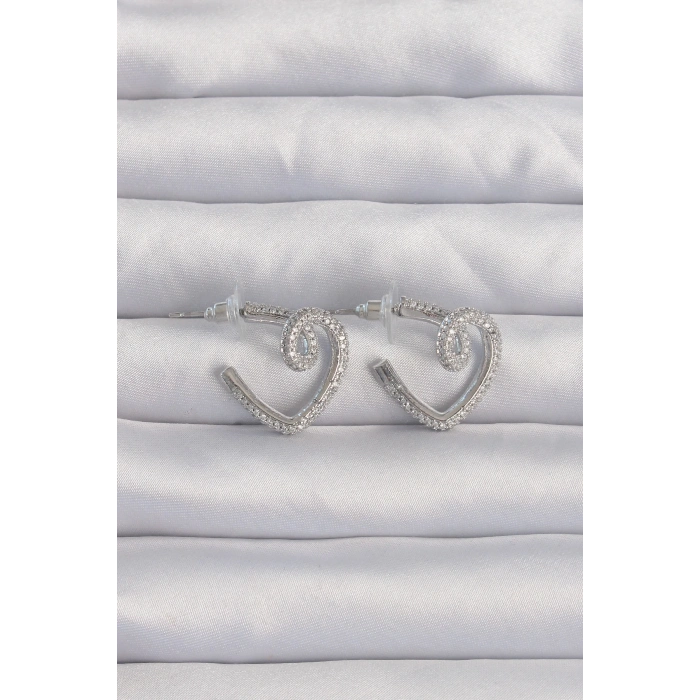 BFS Pirinç Gümüş Renk Zirkon Taşlı Kıvrımlı Yarım Kalp Küpe