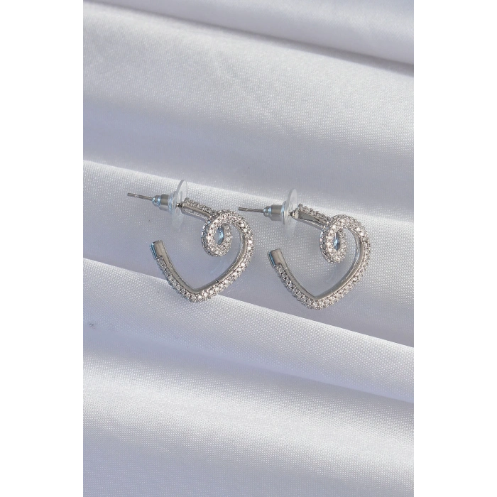 BFS Pirinç Gümüş Renk Zirkon Taşlı Kıvrımlı Yarım Kalp Küpe