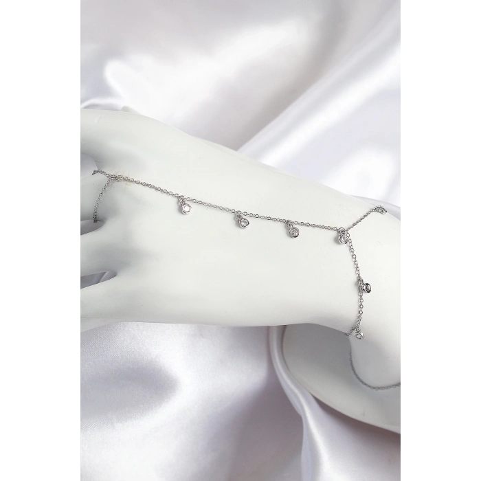 BFS Pirinç Zirkon Taşlı Sallantılı Model Gümüş Renk Kadın Şahmeran