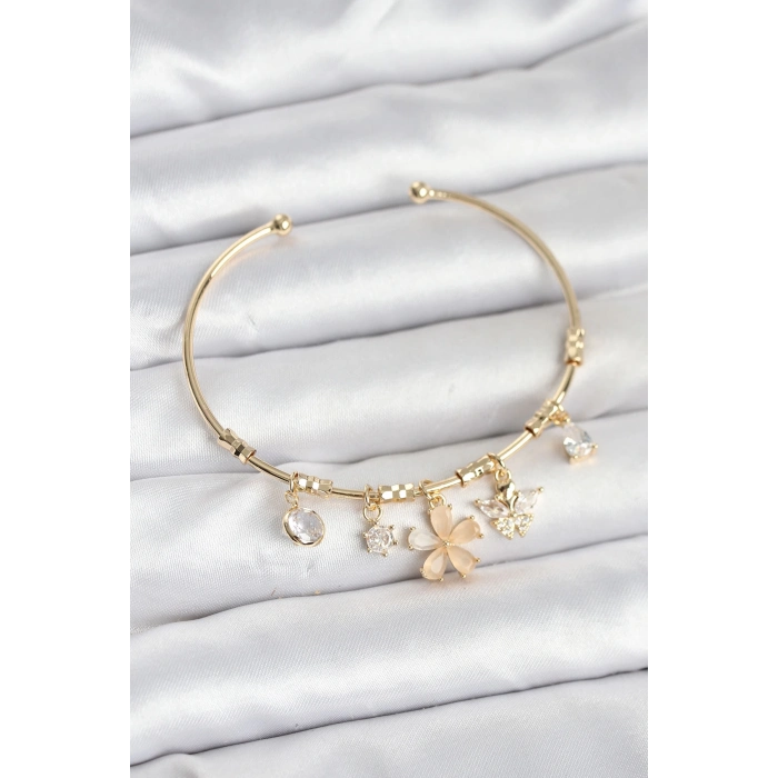 ÇOK SATAN Çiçek ve Kelebek Charmlı Gold Renk Pirinç Kadın Bileklik