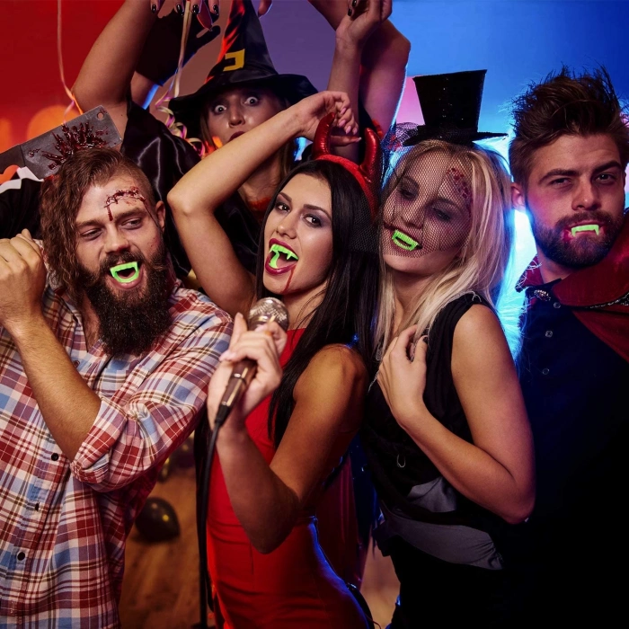 ÇOK SATAN Karanlıkta Parlayan Fosforlu Çift Damak Takma Vampir Dişi