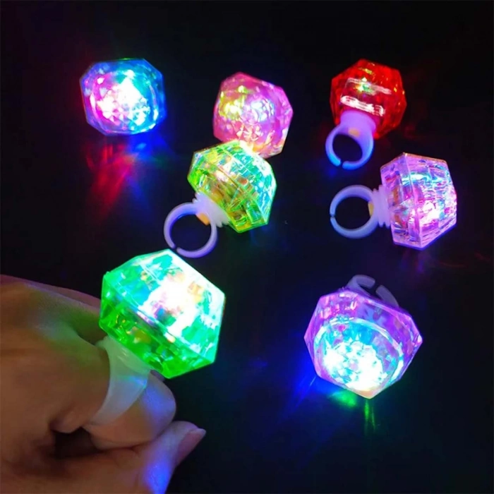 ÇOK SATAN Kristal Tasarımlı Led Glow Işıklı 3 Modlu Yeşil Yüzük 3.5 x 5 cm