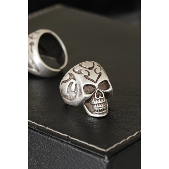 ÇOK SATAN Kuru Kafa Tasarımlı Eskitme Gümüş Desenli Ayarlamalı Model Erkek Yüzük