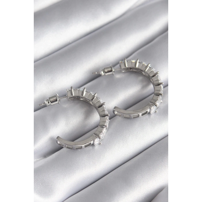 ÇOK SATAN Pirinç Gümüş Renk Zirkon Taşlı Halka Model Kadın Küpe