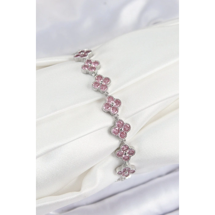 ÇOK SATAN Pirinç Pembe Zirkon Taşlı Yonca Model Gümüş Renk VIP Seri Kadın Bileklik