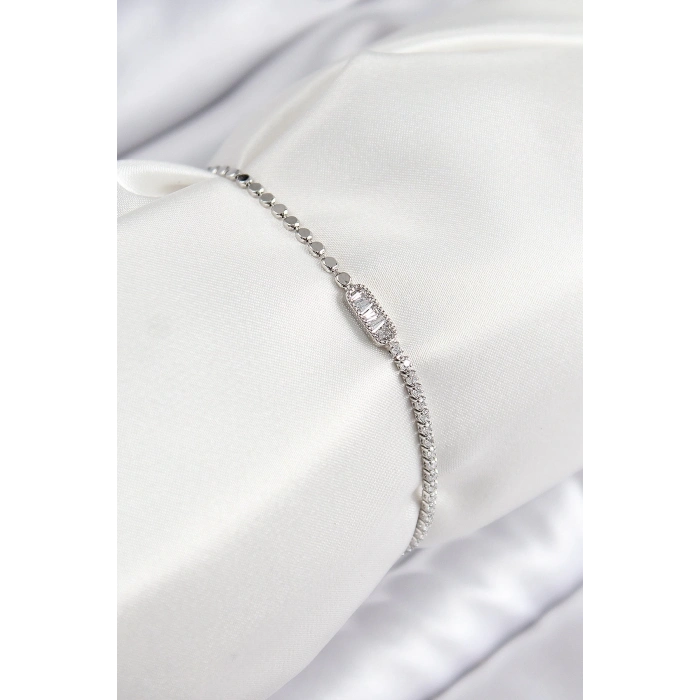 ÇOK SATAN Pirinç Zirkon Taşlı Dikdörtgen Model Ezme Zincir Gümüş Renk Kadın Bileklik