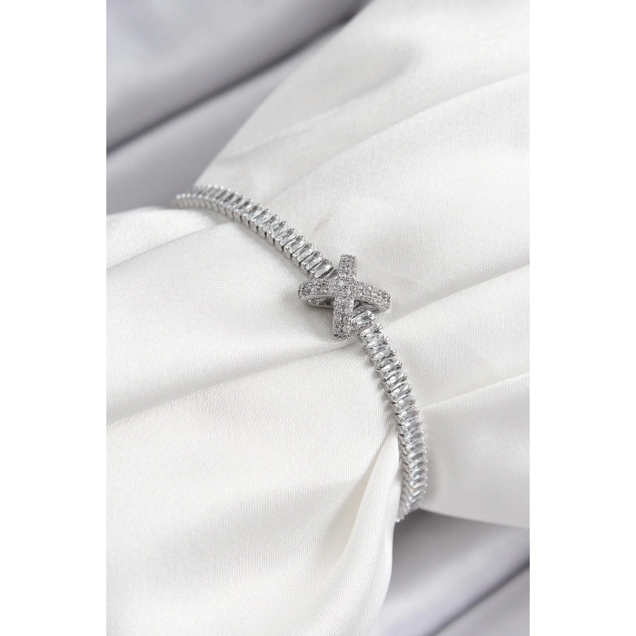 ÇOK SATAN Pirinç Zirkon Taşlı X Detaylı Su Yolu Model Gümüş Renk Asansörlü Kadın Bileklik